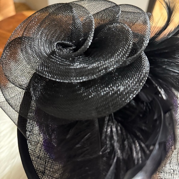 Elegant Black Feather Fascinator/ New - Picture 4 of 9